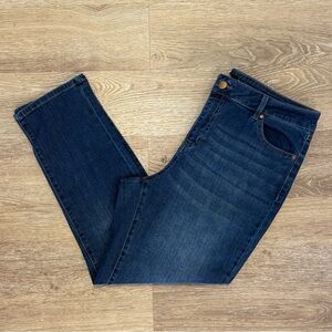 D. Jeans Slim Straight Jeans